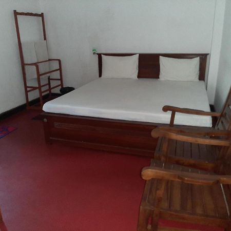 Hotel Yelona Кегал Екстериор снимка