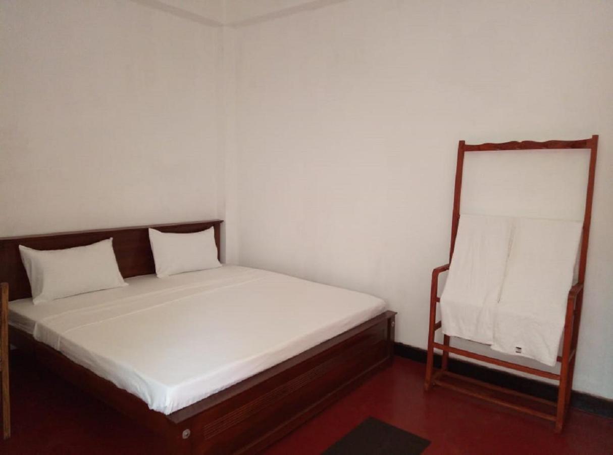 Hotel Yelona Кегал Екстериор снимка