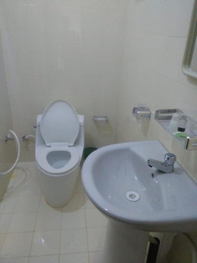 Hotel Yelona Кегал Екстериор снимка