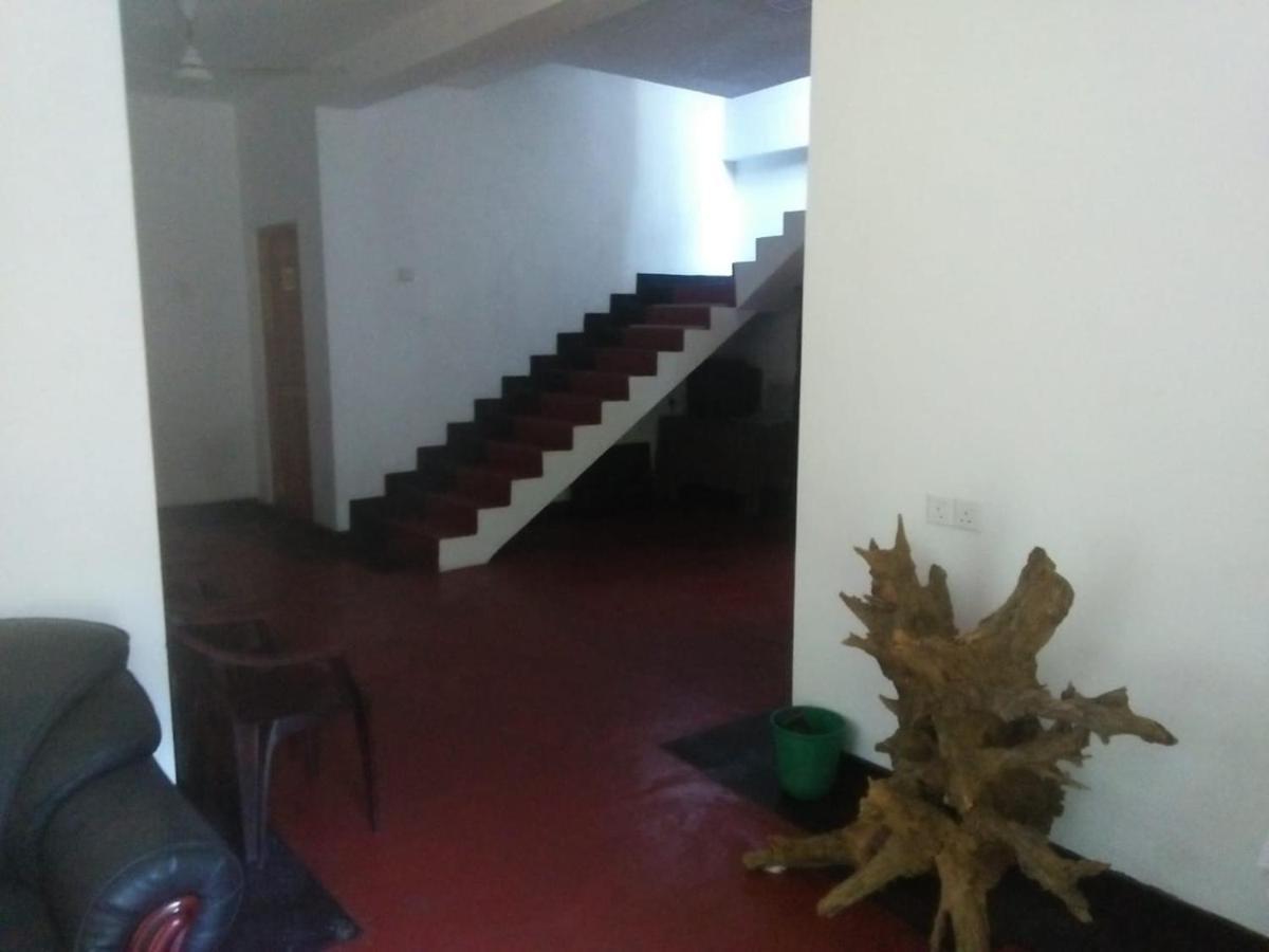 Hotel Yelona Кегал Екстериор снимка