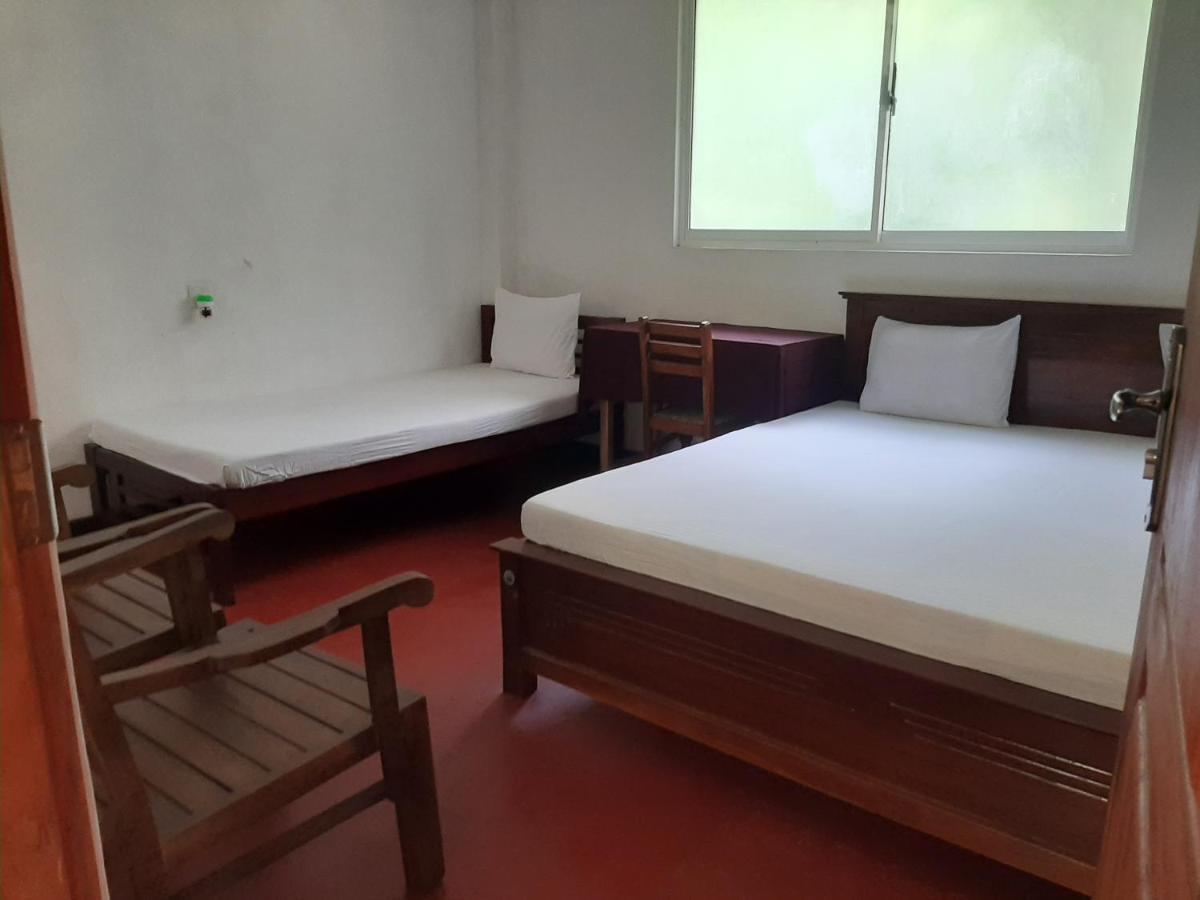Hotel Yelona Кегал Екстериор снимка