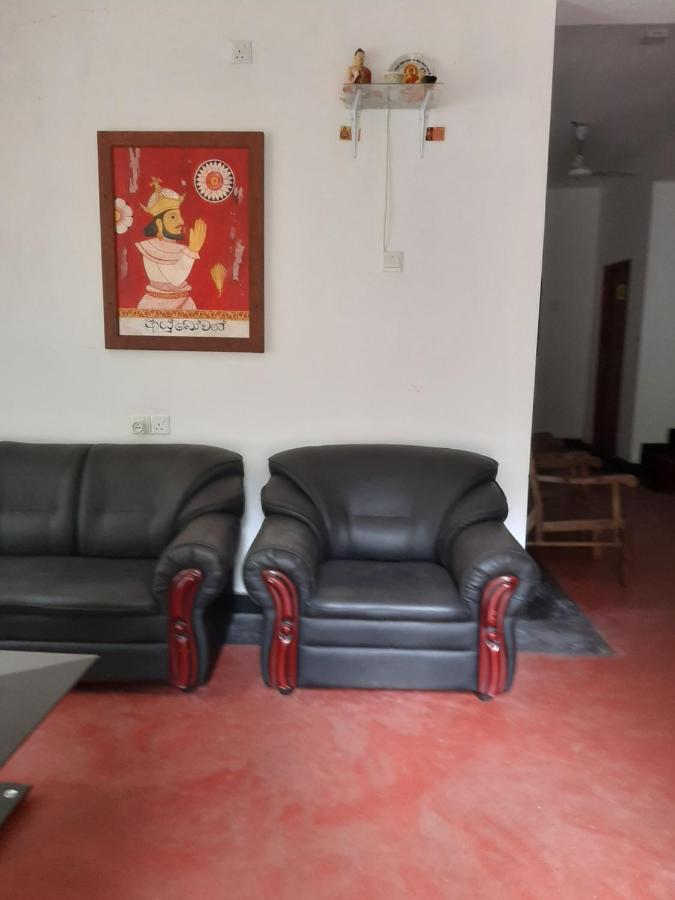 Hotel Yelona Кегал Екстериор снимка